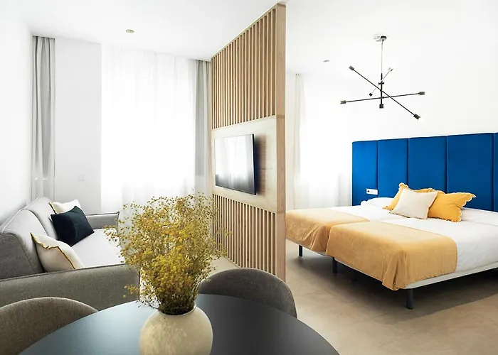 Blanq Marina Suites Valenza